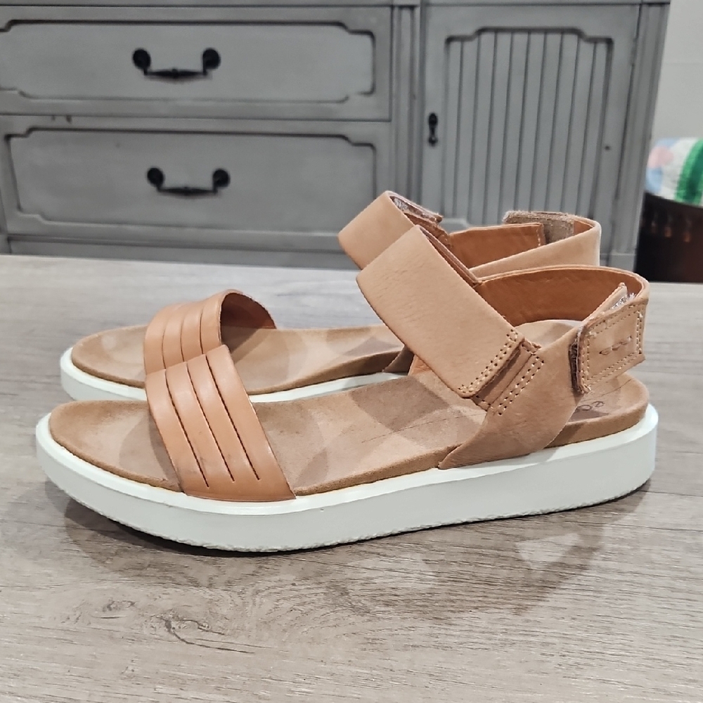 ECCO Women's Flowt Flat Sandal Lion/Cashmere size 6